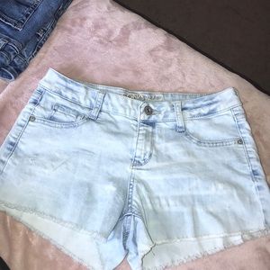 Mid rise denim shorts